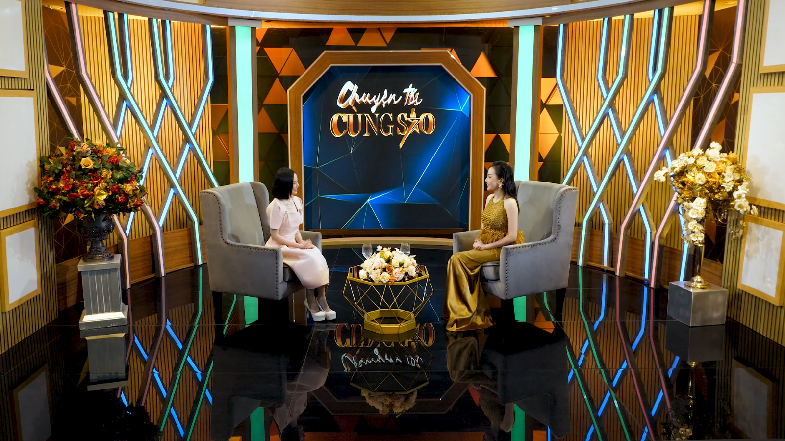 Nữ ca sĩ làm phục vụ quán cà phê, hát tiệc cưới được danh ca Ngọc Sơn nói thẳng: Phải biết sống, lúc nào cũng cần khiêm tốn - Ảnh 1. Nữ ca sĩ làm phục vụ quán cà phê, hát tiệc cưới được danh ca Ngọc Sơn nói thẳng: Phải biết sống, lúc nào cũng cần khiêm tốn - Ảnh 1.