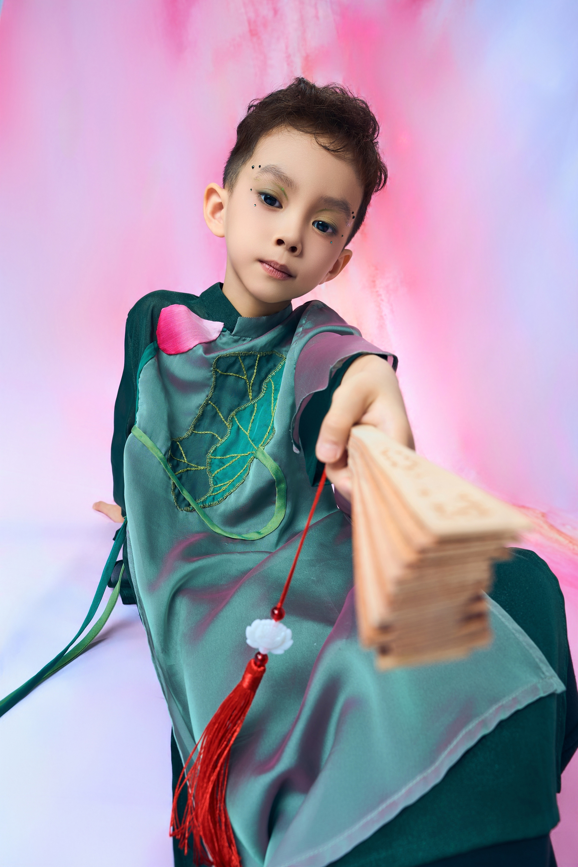 Bộ đ&ocirc;i mẫu nh&iacute; Ngọc Anh v&agrave; Gia Hưng "bắt trend" văn h&oacute;a truyền thống ấn tượng - Ảnh 4.