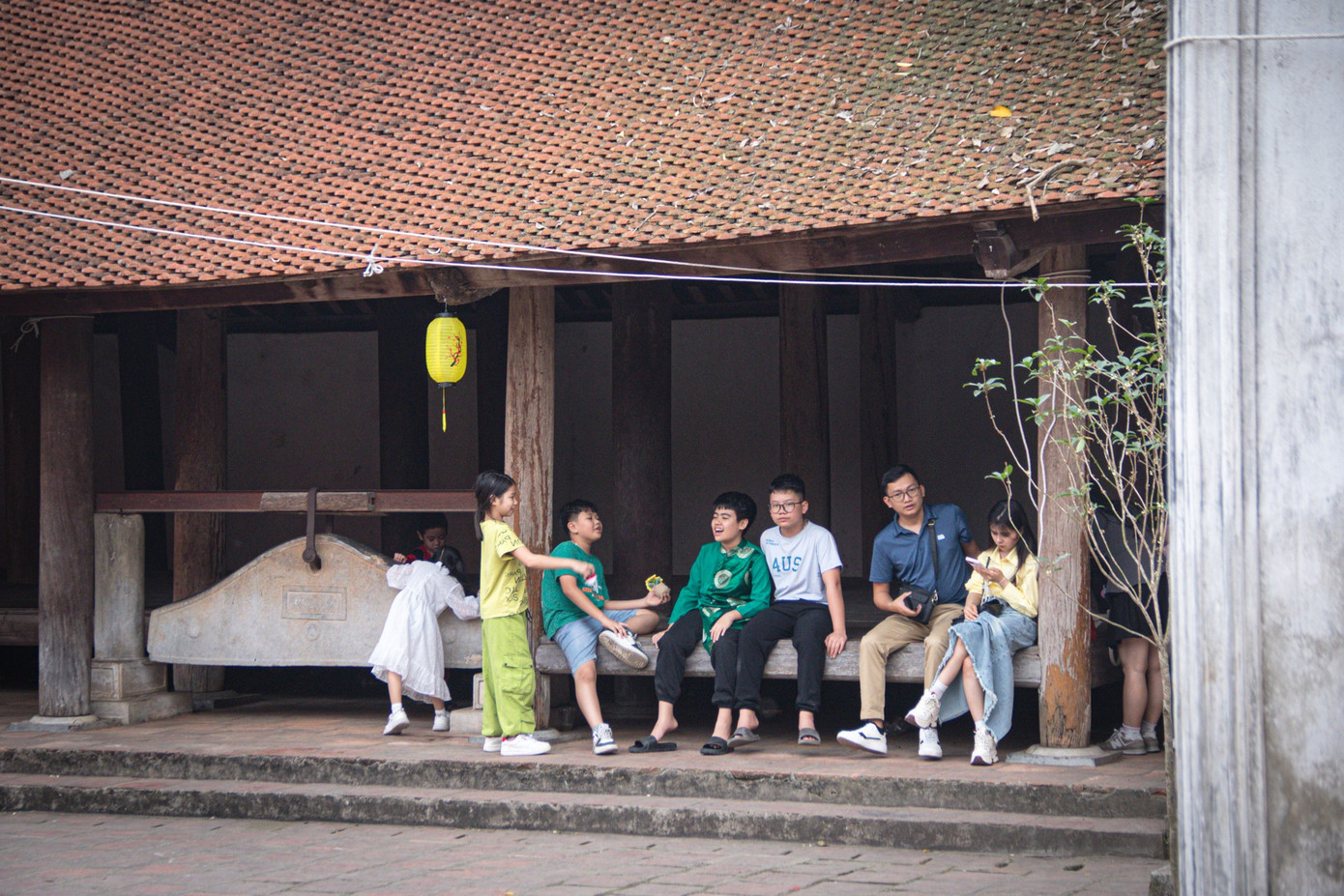 D&ograve;ng người đổ bộ l&agrave;ng cổ Đường L&acirc;m săn ảnh Tết xưa 2026 - Ảnh 5.