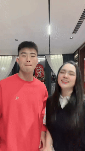 Vợ chồng Duy Mạnh đón dàn tuyển thủ thăm nhà mới 5 tầng mặt phố cổ, style của tiểu thư Quỳnh Anh gây chú ý - Ảnh 6.