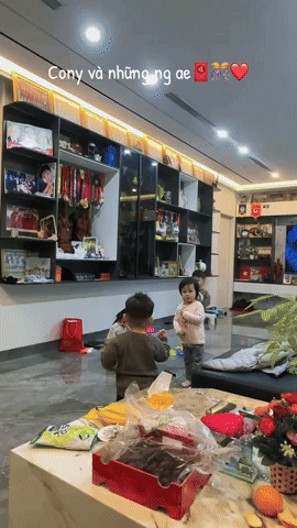 Vợ chồng Duy Mạnh đón dàn tuyển thủ thăm nhà mới 5 tầng mặt phố cổ, style của tiểu thư Quỳnh Anh gây chú ý - Ảnh 5.