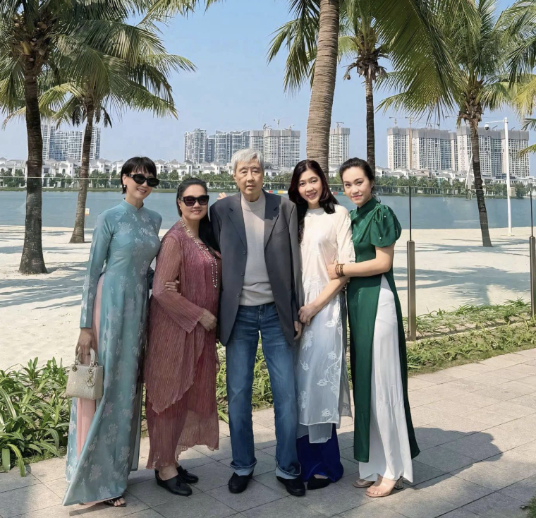 Văn Hậu du xu&acirc;n c&ugrave;ng nh&agrave; vợ, mẹ Do&atilde;n Hải My g&acirc;y sốt v&igrave; visual trẻ đẹp, một ch&iacute;n một mười với con  - Ảnh 11.