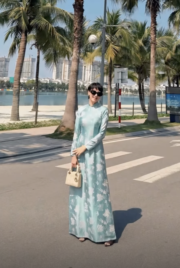 Văn Hậu du xu&acirc;n c&ugrave;ng nh&agrave; vợ, mẹ Do&atilde;n Hải My g&acirc;y sốt v&igrave; visual trẻ đẹp, một ch&iacute;n một mười với con  - Ảnh 3.