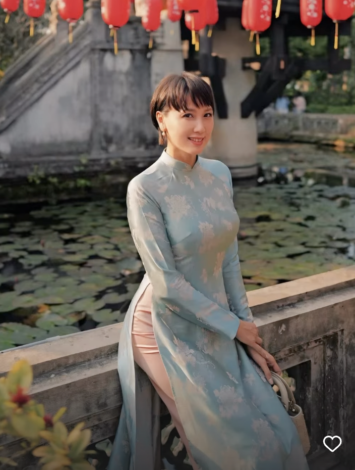 Văn Hậu du xu&acirc;n c&ugrave;ng nh&agrave; vợ, mẹ Do&atilde;n Hải My g&acirc;y sốt v&igrave; visual trẻ đẹp, một ch&iacute;n một mười với con  - Ảnh 2.