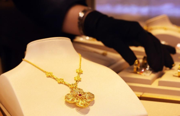 Kh&aacute;ch h&agrave;ng 34 tuổi mua v&agrave;ng kh&ocirc;ng hỏi gi&aacute; , nh&acirc;n vi&ecirc;n Ph&aacute;t hiện h&agrave;nh vi rửa tiền - Ảnh 1.