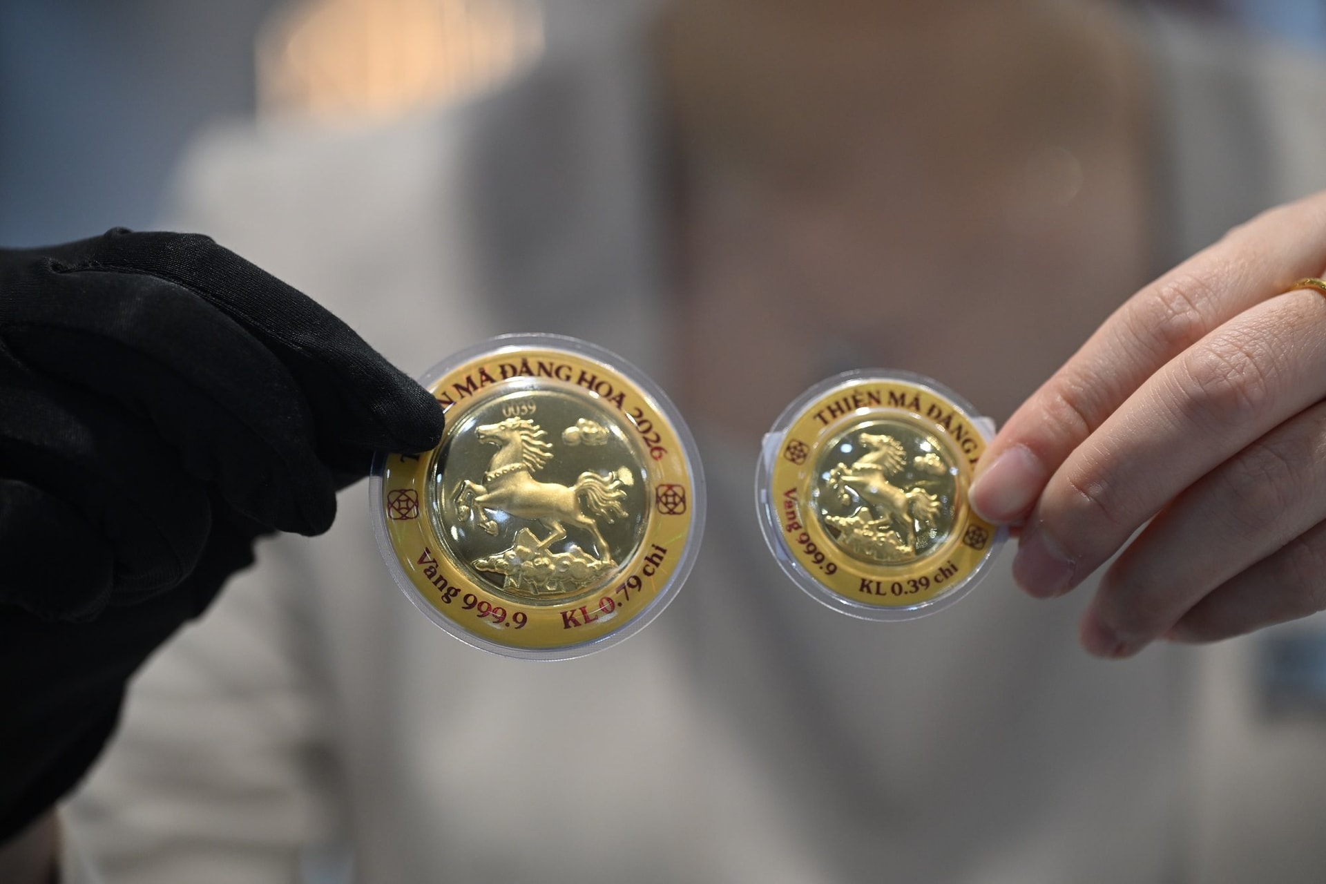 Vàng tăng 4 triệu đồng/lượng: 0,1 chỉ gây "sốt", đồng vàng Thiên Mã hoa đăng đẹp mãn nhãn - Ảnh 10.