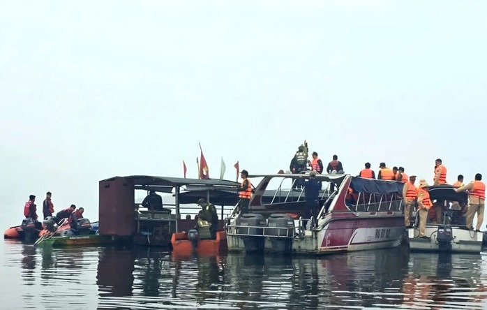 Lật tàu khách hồ Thác Bà: Thủ tướng chỉ đạo điều tra khẩn cấp nguyên nhân tai nạn - Ảnh 1.