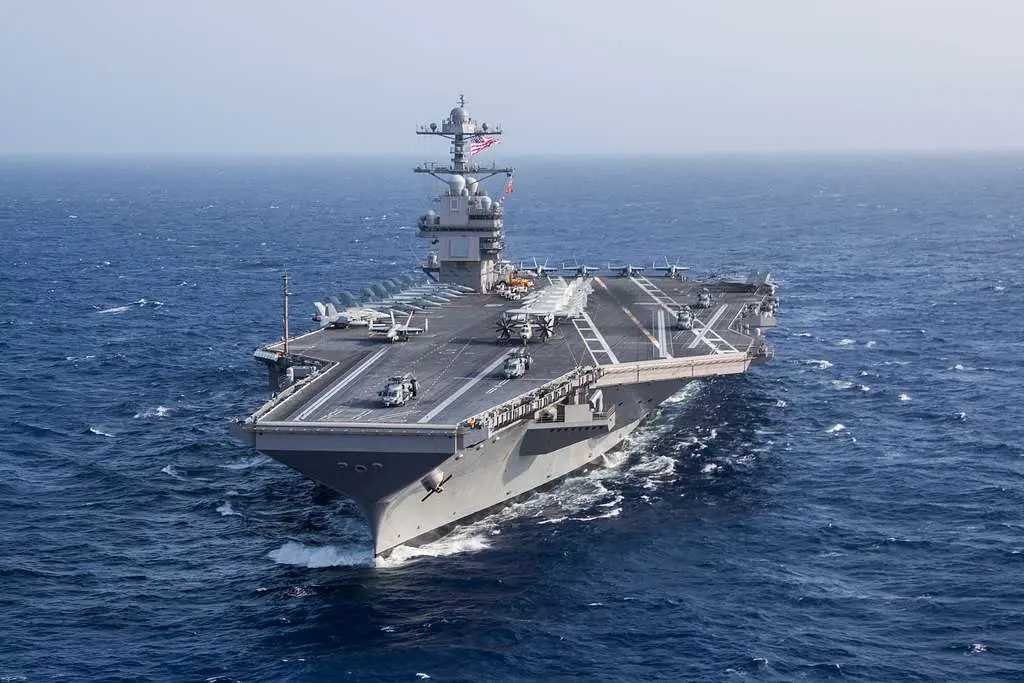 Liệu Iran c&oacute; thể d&ugrave;ng t&agrave;u dầu &ldquo;ma&rdquo; đ&acirc;m ch&igrave;m t&agrave;u s&acirc;n bay USS Abraham Lincoln? - Ảnh 1.
