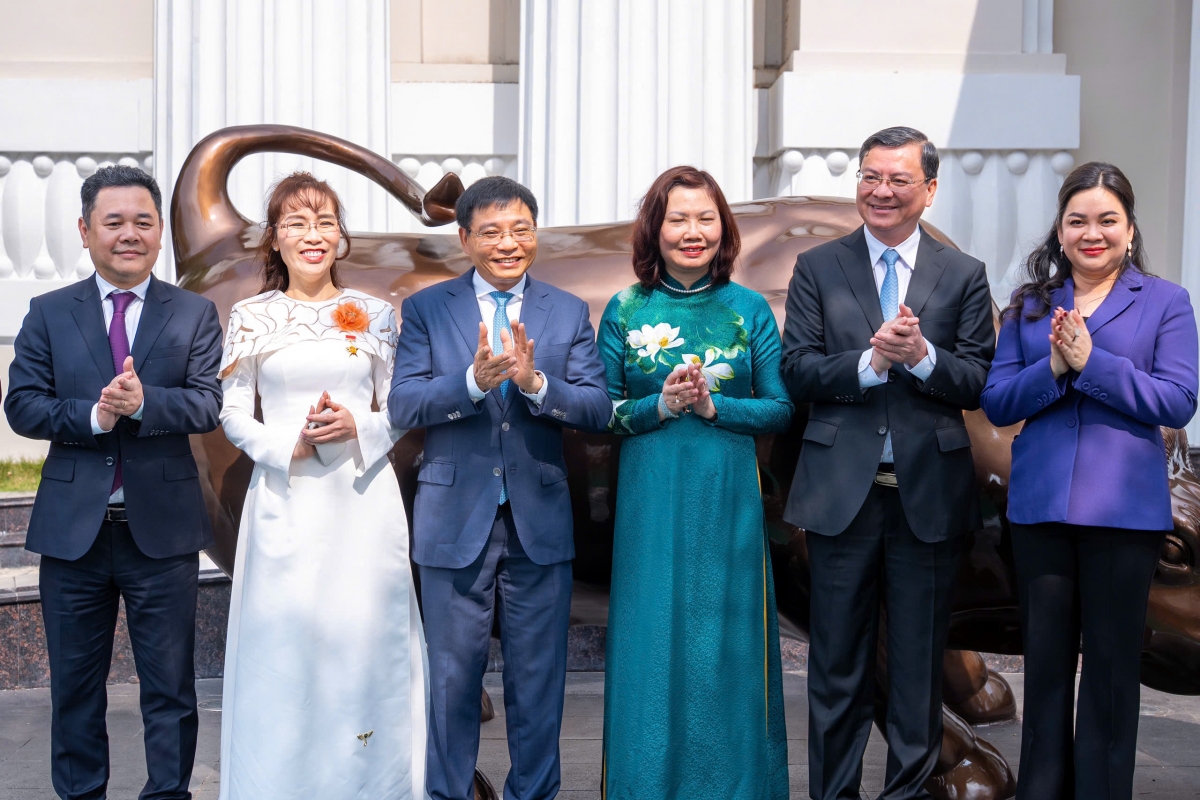 3 nữ tướng Nguyễn Thanh Phượng, Nguyễn Thị Phương Thảo, Nguyễn Thị Mai Thanh c&ugrave;ng xuất hiện tại Lễ đ&aacute;nh cồng - Ảnh 3.