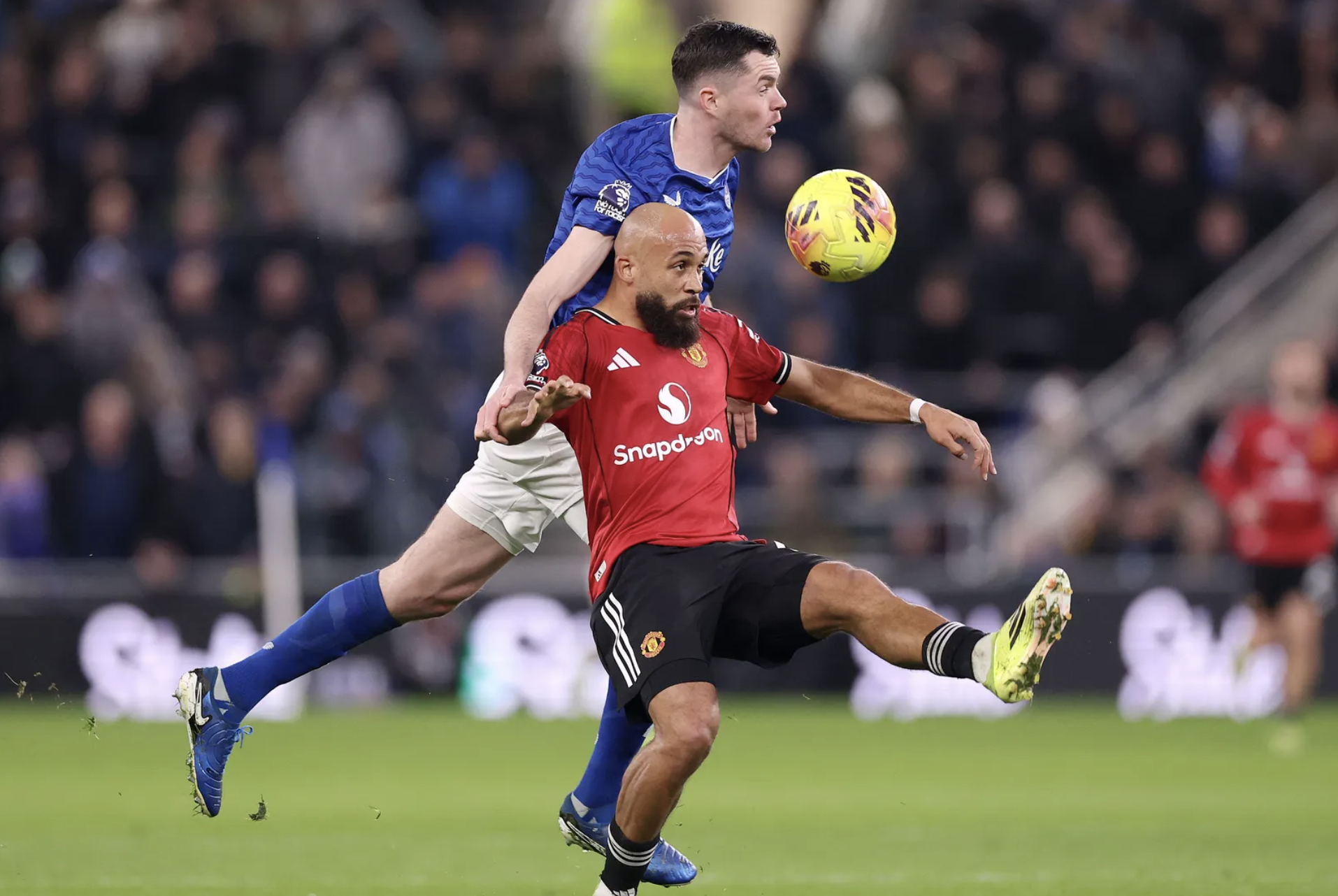 Benjamin Sesko sắm vai siêu dự bị, Man United nối dài mạch bất bại - Ảnh 5.