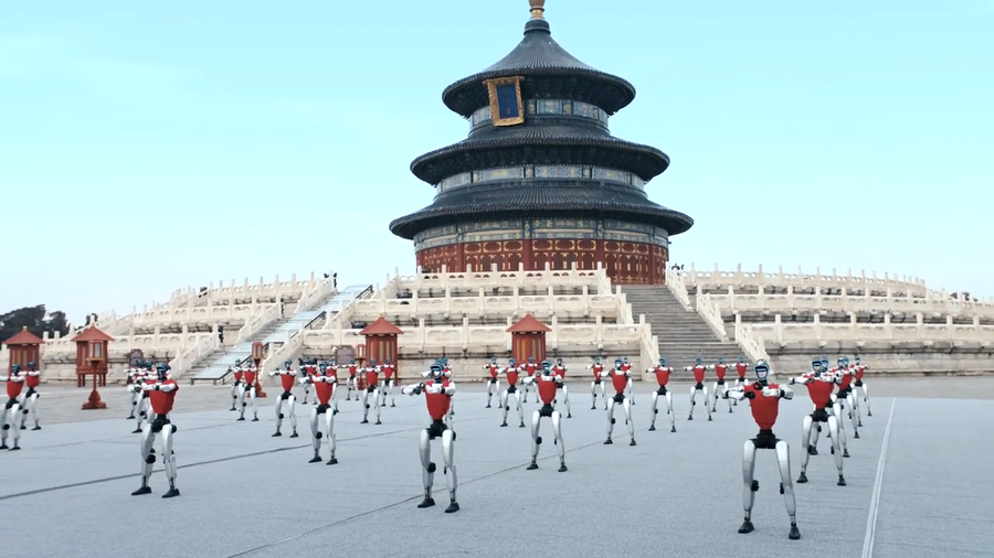 Robot G1 tr&igrave;nh diễn v&otilde; thuật độc đ&aacute;o tại đền Thi&ecirc;n Đ&agrave;n năm 2026 - Ảnh 1.