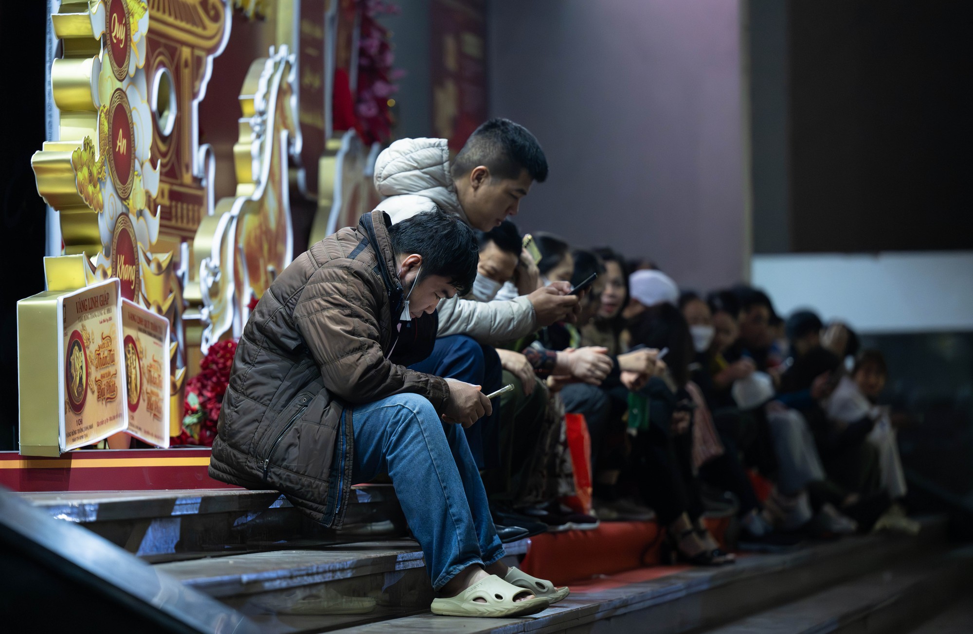 Cảnh tượng kh&oacute; tin l&uacute;c 3h s&aacute;ng tr&ecirc;n phố Cầu Giấy trước ng&agrave;y V&iacute;a Thần t&agrave;i- Ảnh 7.