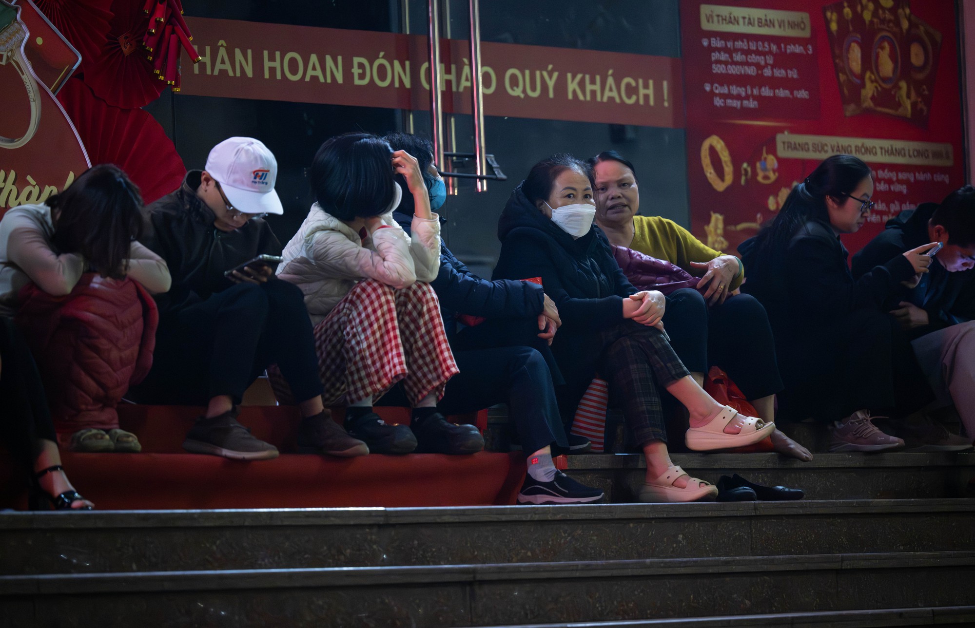 Cảnh tượng kh&oacute; tin l&uacute;c 3h s&aacute;ng tr&ecirc;n phố Cầu Giấy trước ng&agrave;y V&iacute;a Thần t&agrave;i- Ảnh 8.