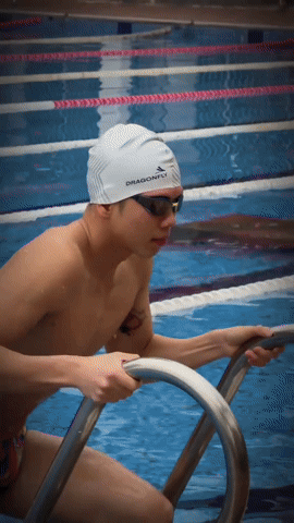 Em trai &Aacute;nh Vi&ecirc;n - Nam thần bơi lội thế hệ mới Quang Thuấn đi bơi th&igrave; cực phẩm, tập luyện tết lại cực "lầy"- Ảnh 2.