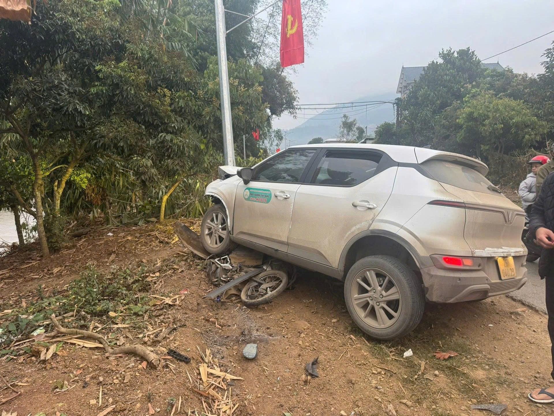 &Ocirc; t&ocirc; chạy lấn l&agrave;n t&ocirc;ng thầy hiệu trưởng đi xe m&aacute;y tử vong tại chỗ - Ảnh 1.