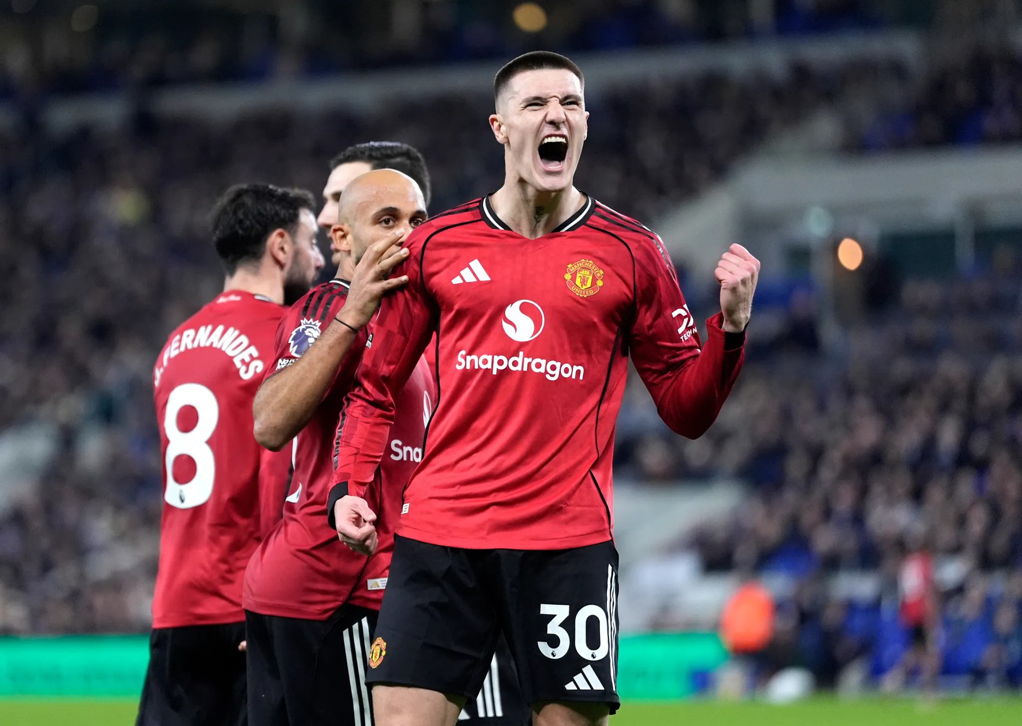 Thủ môn Man United mắc sai lầm kỳ lạ trận gặp Everton - Ảnh 3.