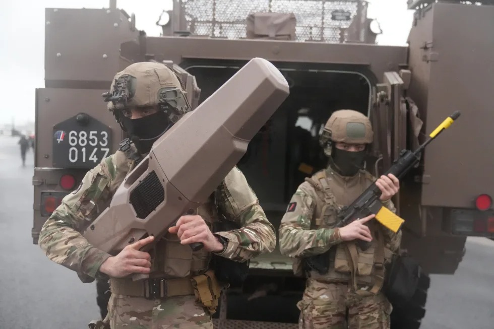 Châu Âu chi tiền lớn làm “lá chắn drone” chống Nga - Ảnh 1. Châu Âu chi tiền lớn làm “lá chắn drone” chống Nga - Ảnh 1.