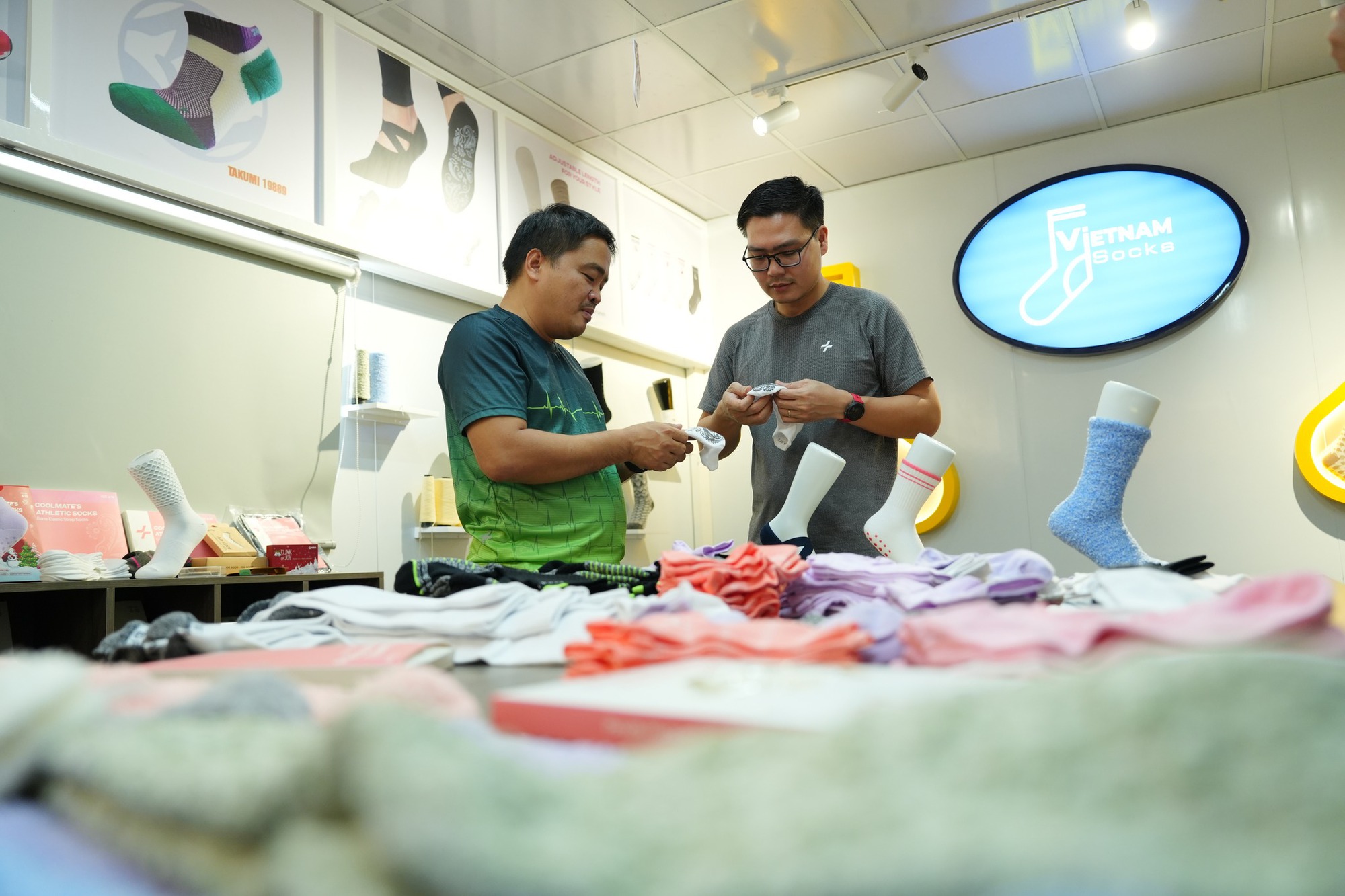 CEO sinh năm 1991 đứng sau startup gọi vốn nhiều nhất 2025: Kh&aacute;ch h&agrave;ng ủng hộ v&igrave; muốn thời trang Việt vươn xa như Uniqlo, Adidas v&agrave; Nike - Ảnh 3.