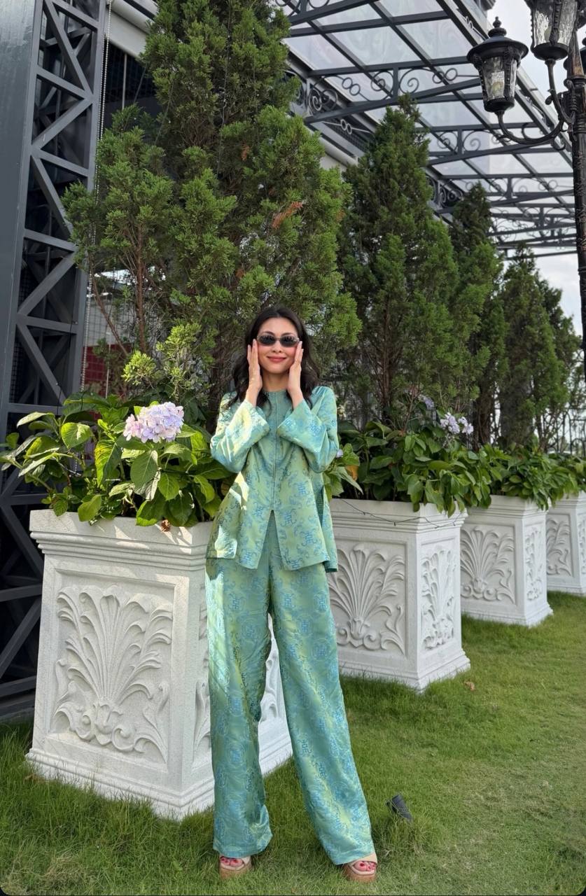 Tăng Thanh H&agrave; h&eacute; lộ c&aacute;ch gia đ&igrave;nh tỷ ph&uacute; đ&oacute;n Tết b&ecirc;n trong biệt thự  - Ảnh 2.