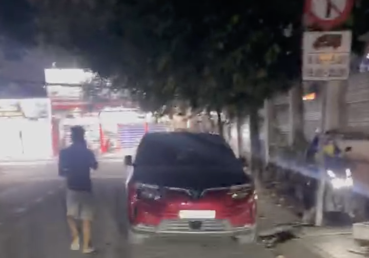 Trần tình của tài xế đỗ ô tô gây bức xúc cho người dân - Ảnh 1.