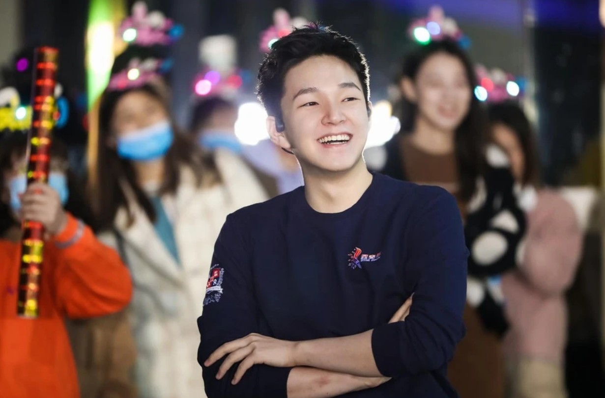 Tỷ ph&uacute; gi&agrave;u hơn Donald Trump, CEO Starbucks sau 1 đ&ecirc;m: Thạc sĩ Thanh Hoa, 24 tuổi l&agrave;m &ocirc;ng chủ tập đo&agrave;n dược phẩm lớn nhất ch&acirc;u &Aacute; - Ảnh 5.