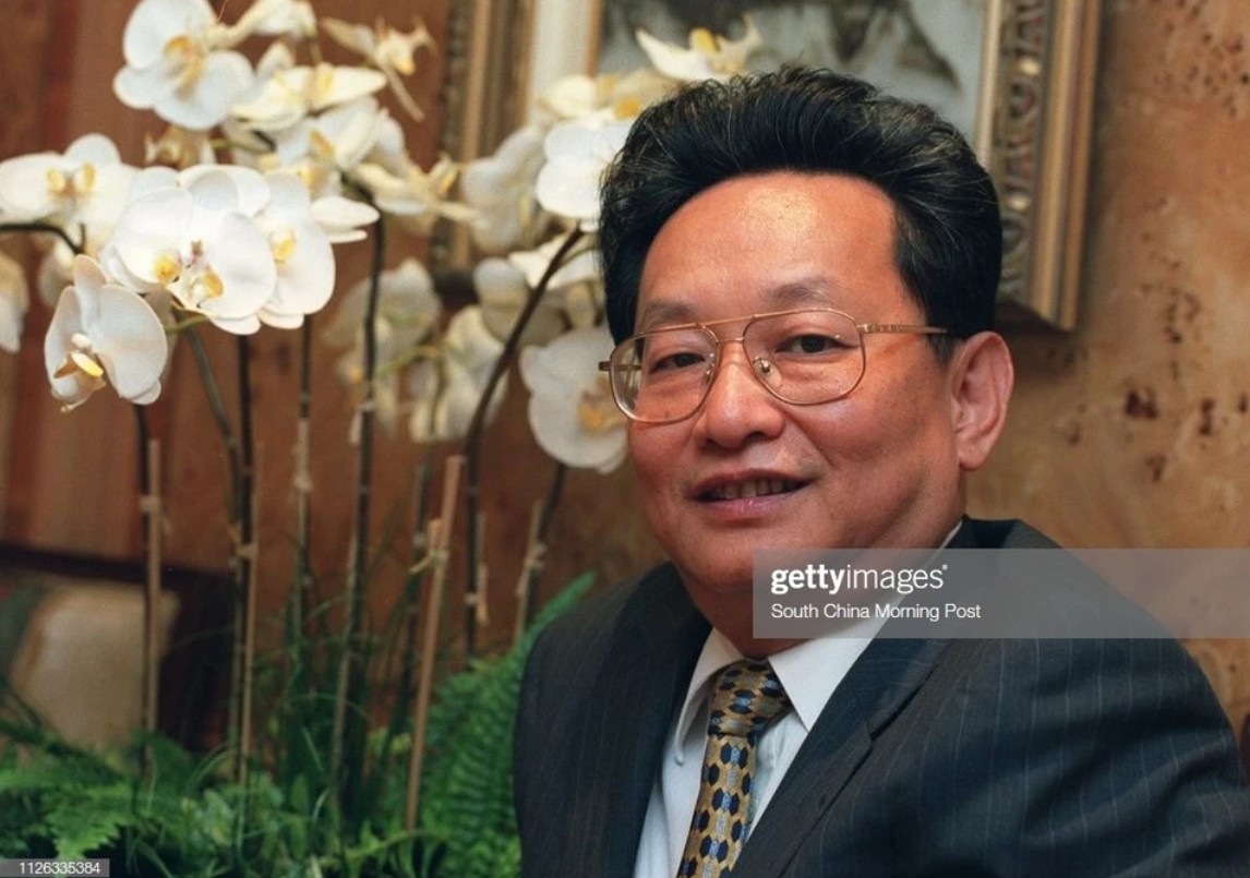 Tỷ ph&uacute; gi&agrave;u hơn Donald Trump, CEO Starbucks sau 1 đ&ecirc;m: Thạc sĩ Thanh Hoa, 24 tuổi l&agrave;m &ocirc;ng chủ tập đo&agrave;n dược phẩm lớn nhất ch&acirc;u &Aacute; - Ảnh 2.