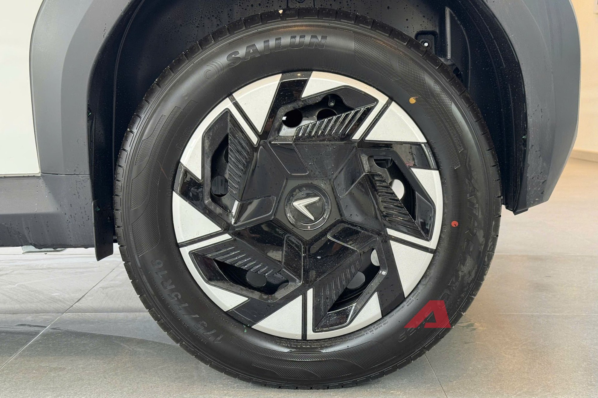 Mở nắp capo thấy dấu hiệu n&agrave;y th&igrave; đừng đi xa: C&aacute;ch tự 'kh&aacute;m bệnh' cho xe trong 1 nốt nhạc, ai cũng l&agrave;m được m&agrave; tr&aacute;nh được 99% sự cố thường gặp- Ảnh 1.