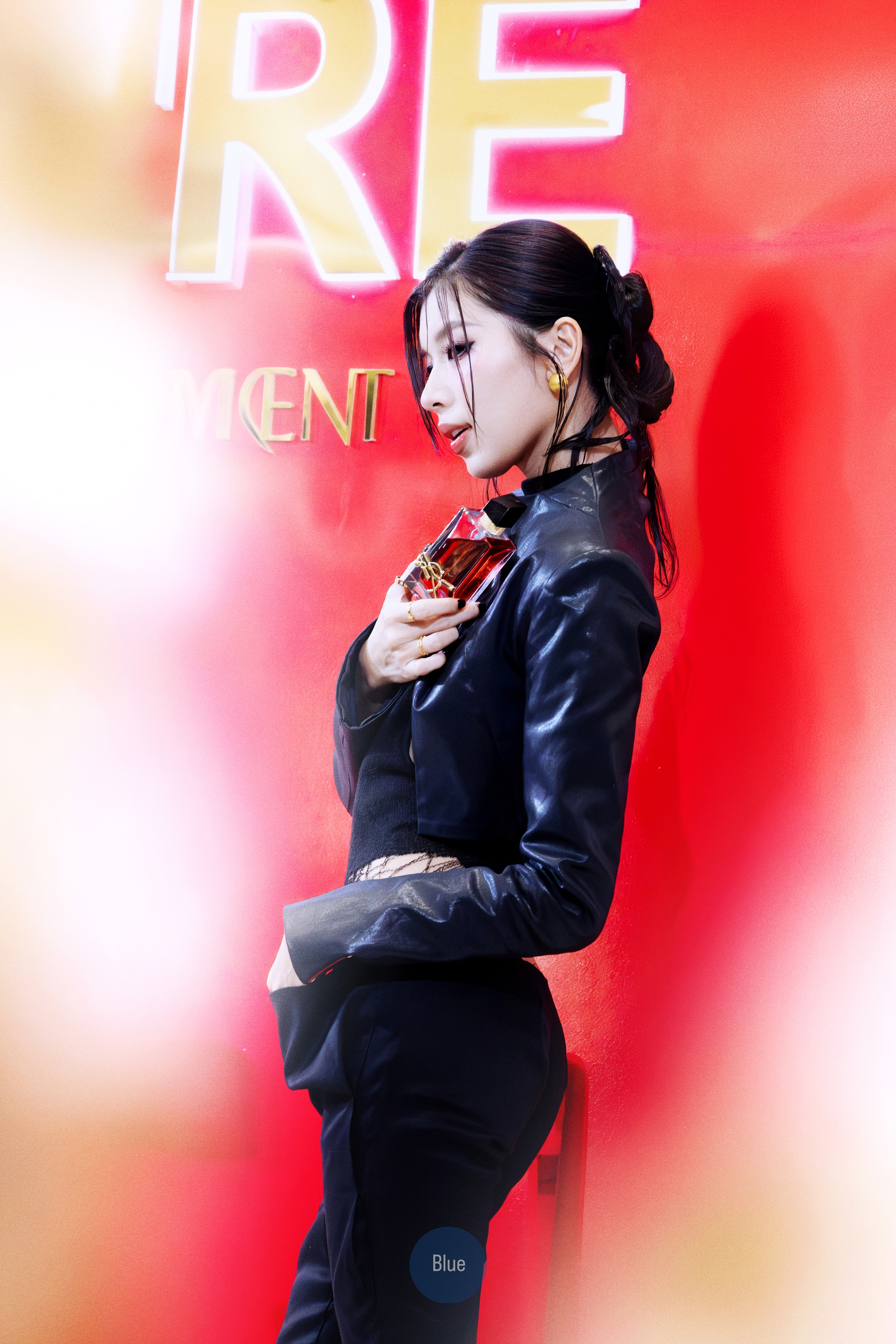 Lần đầu Kim Tuyến v&agrave; Đồng &Aacute;nh Quỳnh c&ocirc;ng khai, trung t&acirc;m thương mại như vỡ trận- Ảnh 3.