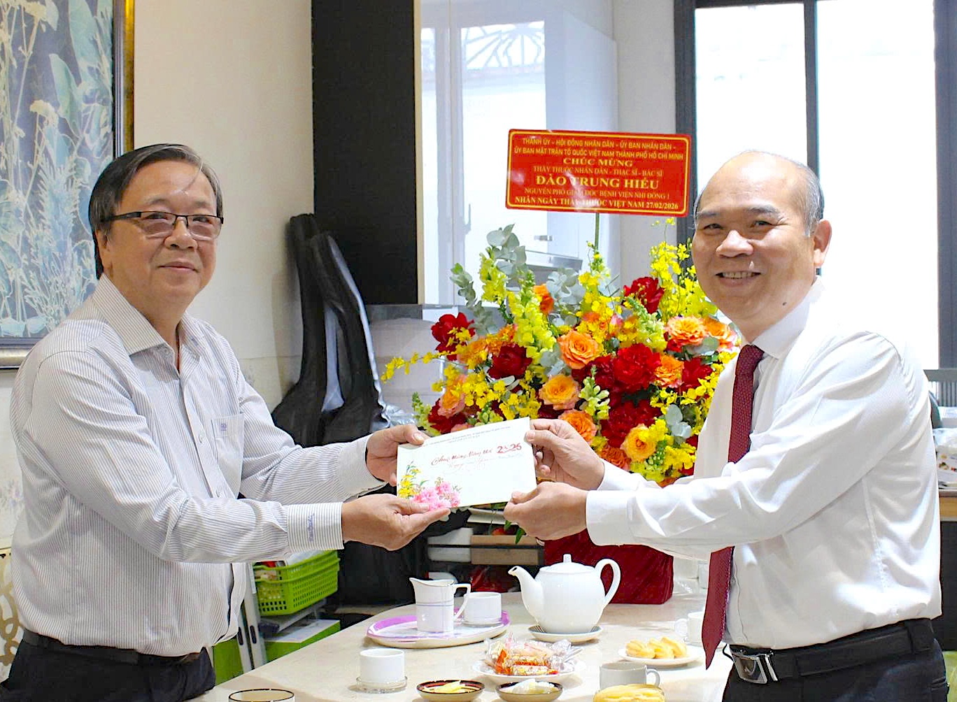 L&atilde;nh đạo TPHCM tri &acirc;n c&aacute;c "c&acirc;y cao b&oacute;ng cả" ng&agrave;nh y tế - Ảnh 5.