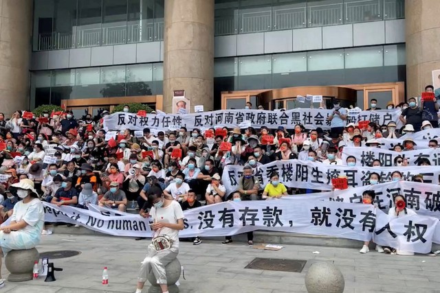 Kh&aacute;ch h&agrave;ng gửi tiết kiệm 7,8 tỷ đồng nhưng t&agrave;i khoản bị đ&oacute;ng băng: Hơn 1 năm vẫn chưa đ&ograve;i được tiền!- Ảnh 2.