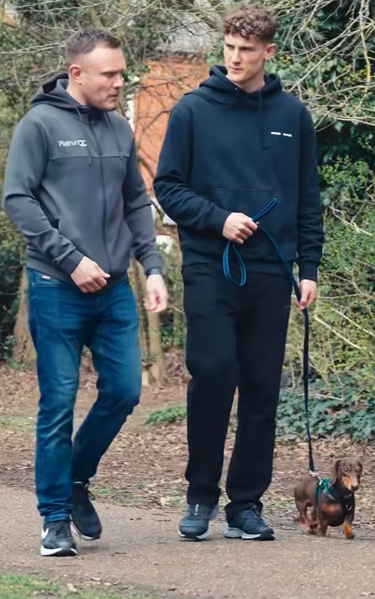 Cầu thủ b&oacute;ng đ&aacute; chi 35 triệu/tuần thu&ecirc; người "dạy bảo" ch&uacute; ch&oacute; cưng hung hăng chỉ trực lao v&agrave;o cắn người - Ảnh 1.