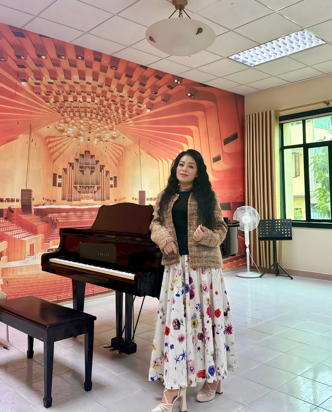 &ldquo;Nữ ho&agrave;ng nhạc đỏ&rdquo; c&oacute; học vị Tiến sĩ, l&agrave;m mẹ đơn th&acirc;n nu&ocirc;i 4 con, lu&ocirc;n nghĩ sẽ c&ocirc; đơn suốt đời - Ảnh 5.