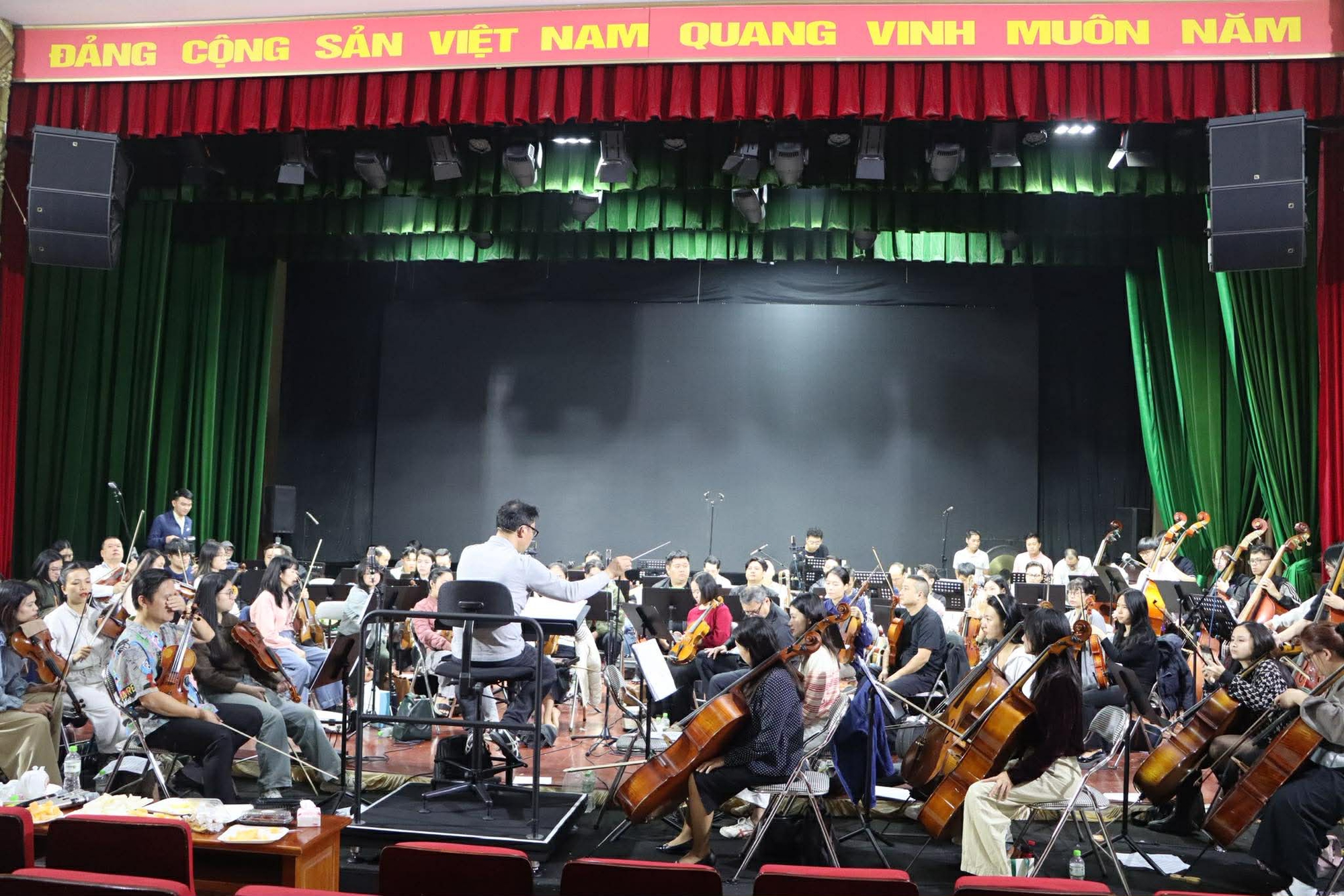 &ldquo;Thanh &acirc;m dưới &aacute;nh mặt trời&rdquo; quy tụ gần 200 nghệ sĩ - Ảnh 2.