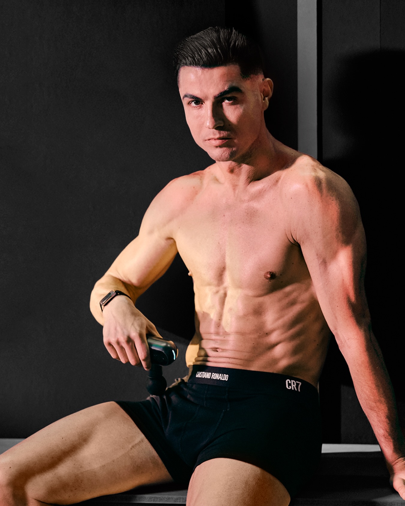 Cả thế giới "ngả mũ" trước body cực phẩm của Ronaldo tuổi 41 - Ảnh 1. Cả thế giới "ngả mũ" trước body cực phẩm của Ronaldo tuổi 41 - Ảnh 1.