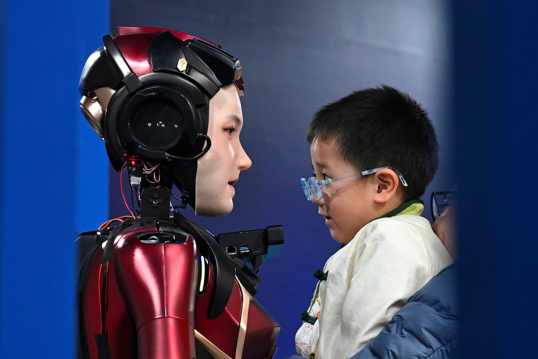 Robot Nga v&agrave; sự ph&aacute;t triển cực hạn trong c&ocirc;ng nghệ h&igrave;nh người năm 2026 - Ảnh 1.