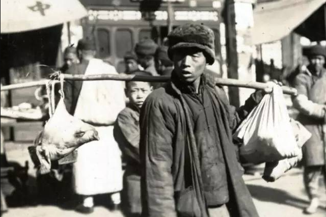 13 bức ảnh hiếm về Tết đầu thời nhà Thanh: Khung cảnh thật khiến nhiều người nghi ngờ phim truyền hình - Ảnh 1.