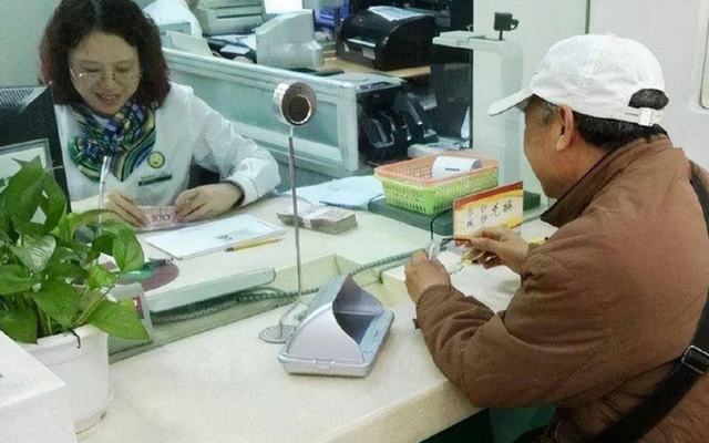 Kh&aacute;ch h&agrave;ng gửi tiết kiệm 7,8 tỷ đồng nhưng t&agrave;i khoản bị đ&oacute;ng băng: Hơn 1 năm vẫn chưa đ&ograve;i được tiền!- Ảnh 1.