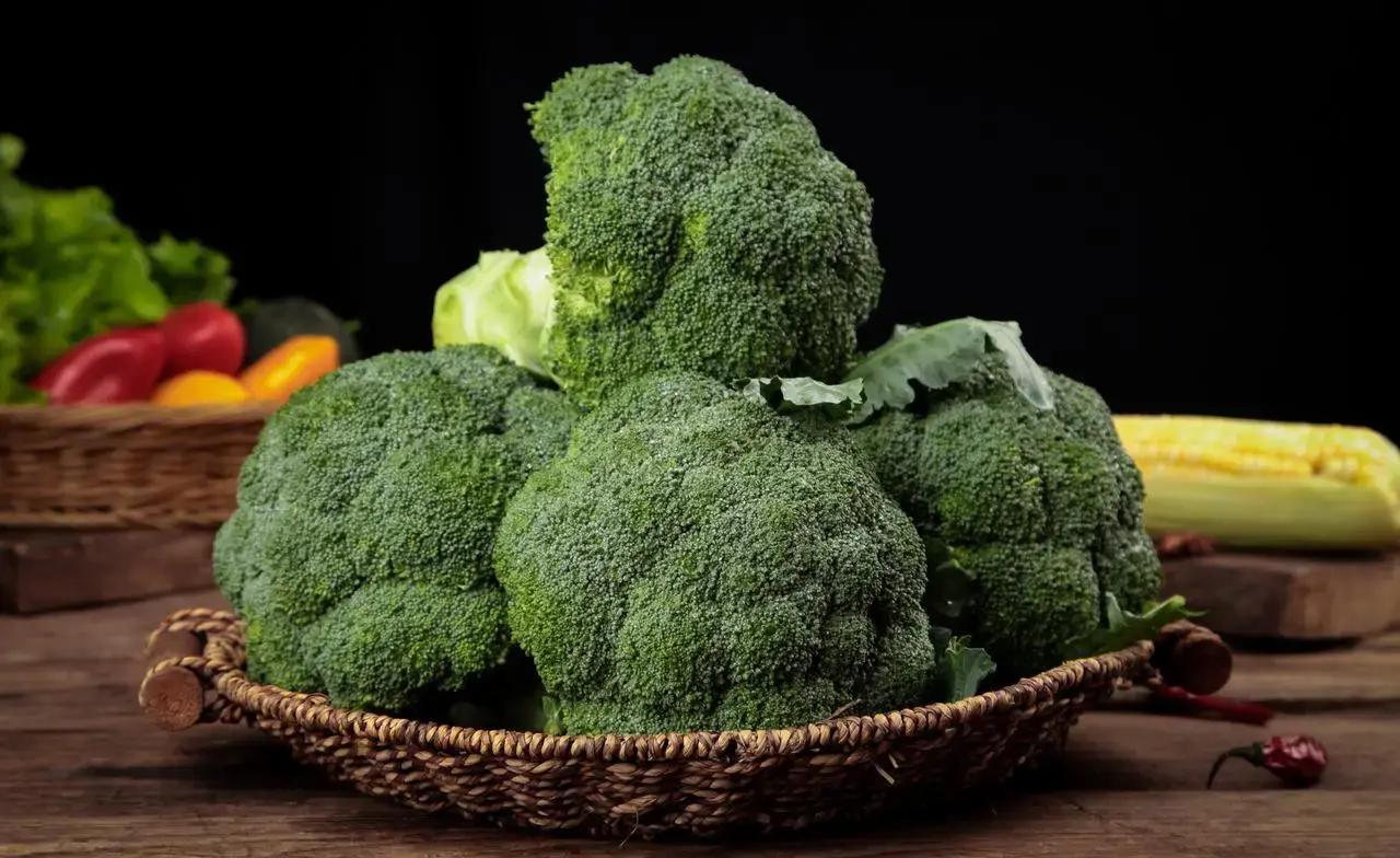 Nhờ có lời cảnh báo của lão nông giàu kinh nghiệm, tôi sẽ không bao giờ mua loại súp lơ xanh này nữa - Ảnh 1.