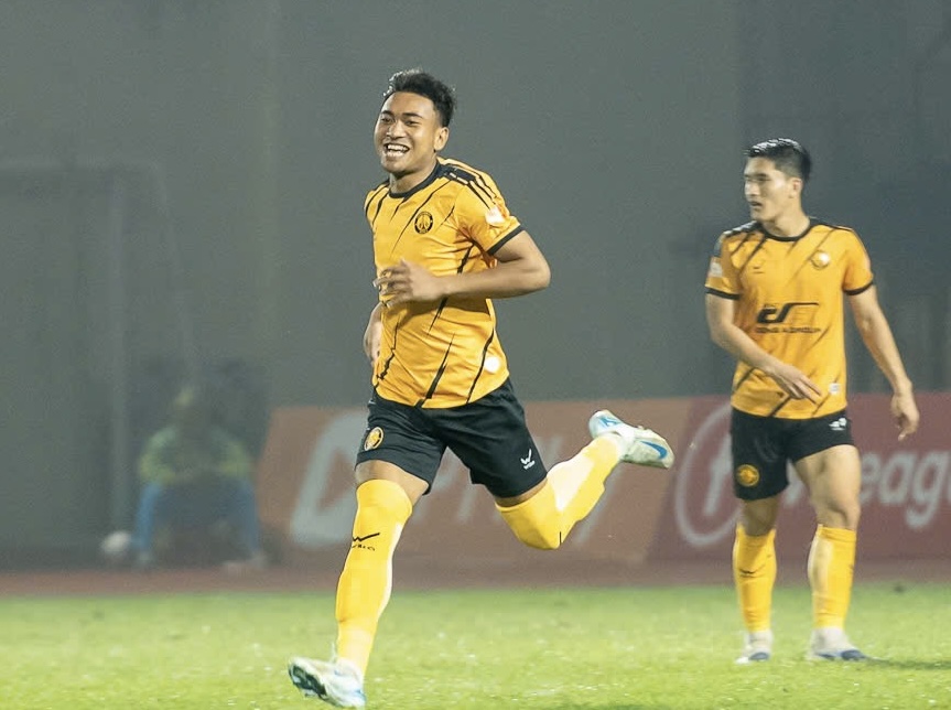 Hy hữu tại V.League: V&igrave; sao thủ m&ocirc;n CLB Thanh Ho&aacute; phải l&ecirc;n đ&aacute; tiền đạo? - Ảnh 1.