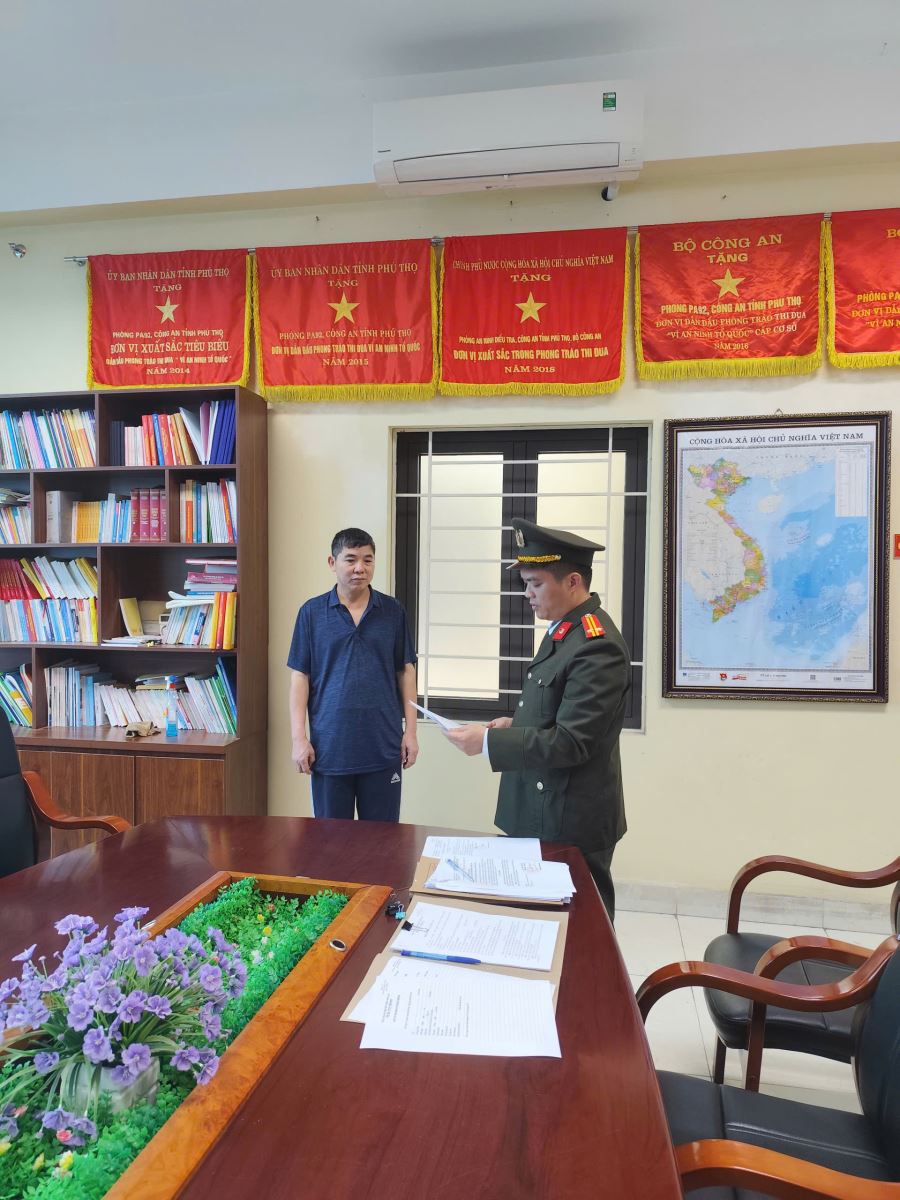 Khám xét khẩn cấp nơi làm việc của Lục Văn Hương và Trần Quốc Nghĩa, thu giữ hàng loạt giấy tờ - Ảnh 1.