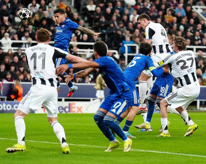 HLV Newcastle nói gì khi lần đầu vào vòng 1/8 Champions League? - Ảnh 1.