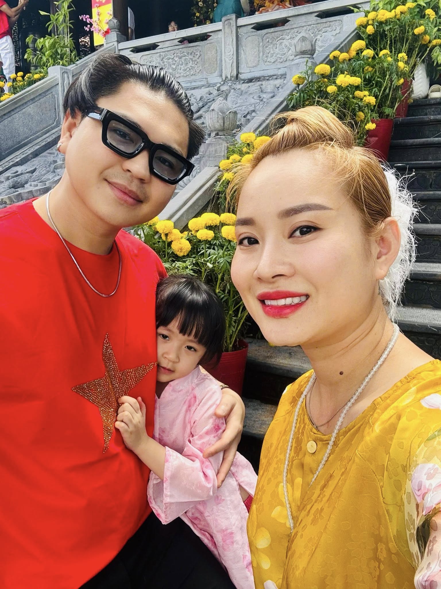 Nam ca sĩ lấy vợ l&agrave; mẹ đơn th&acirc;n c&oacute; 2 con ri&ecirc;ng: "Anh muốn ngo&agrave;i kia biết, đ&agrave;n &ocirc;ng chung thủy c&ograve;n nhiều" - Ảnh 1.