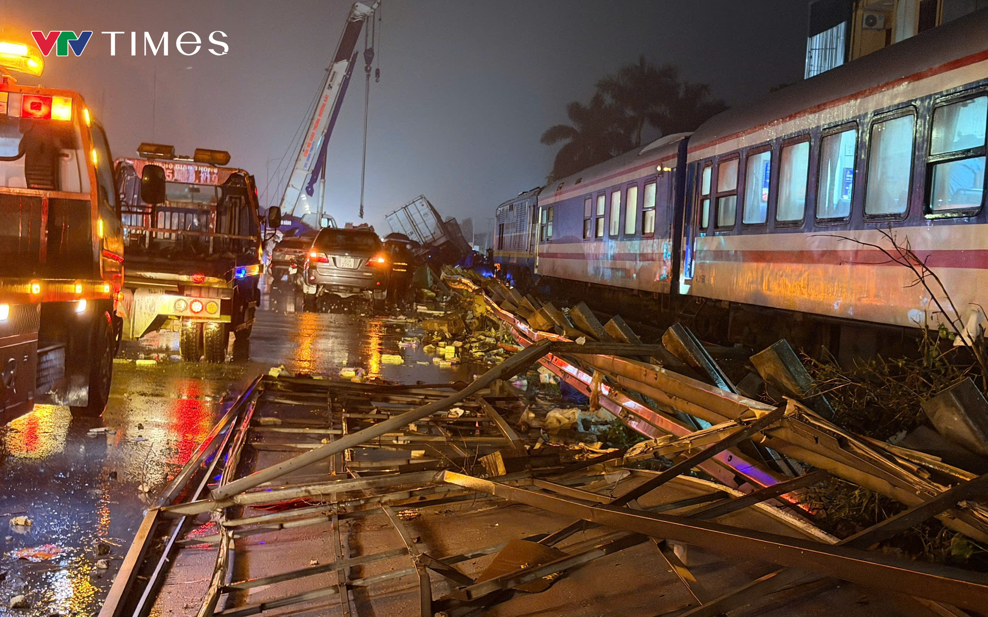 H&agrave; Nội 2026 xe tải va chạm t&agrave;u hỏa g&acirc;y tai nạn nghi&ecirc;m trọng khiến 2 người tử vong - Ảnh 1.