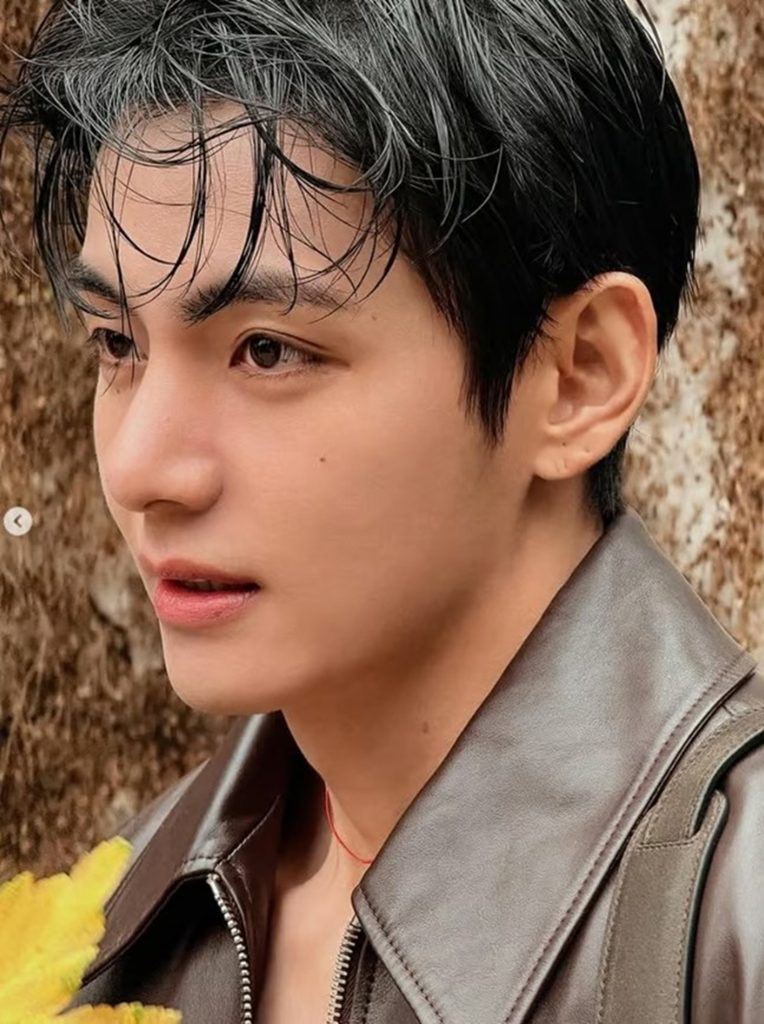 Mỹ nam đẹp nhất thế giới nay được ví như "báu vật quốc gia", riêng gương mặt đã trị giá hơn 700 triệu đồng - Ảnh 7. Mỹ nam đẹp nhất thế giới nay được ví như "báu vật quốc gia", riêng gương mặt đã trị giá hơn 700 triệu đồng - Ảnh 7.