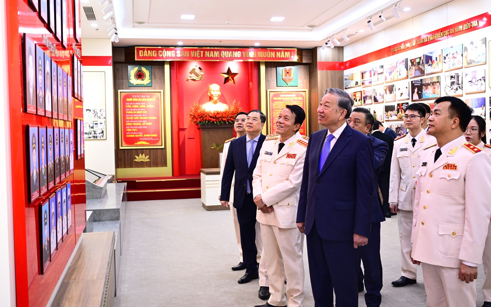 Tổng B&iacute; thư T&ocirc; L&acirc;m thăm v&agrave; ch&uacute;c Tết lực lượng An ninh điều tra năm 2026 - Ảnh 2.