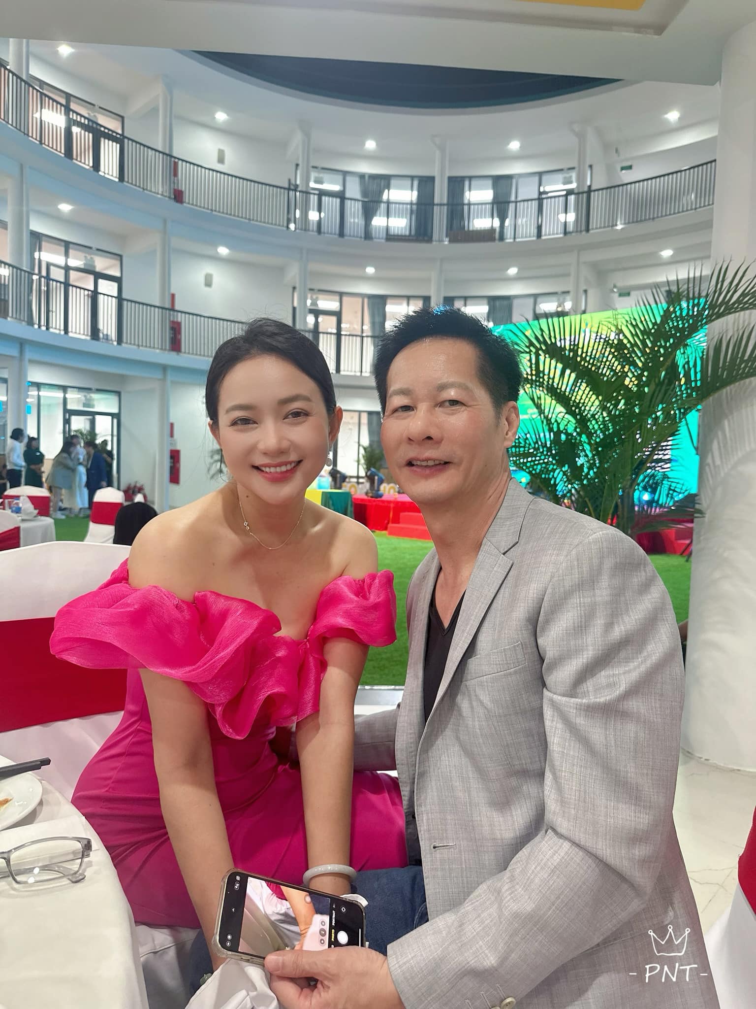 Đại gia U65 si m&ecirc; mỹ nh&acirc;n Việt k&eacute;m 26 tuổi bất chấp thế n&agrave;o, tặng to&agrave;n bộ t&agrave;i sản h&agrave;ng trăm tỷ- Ảnh 4.