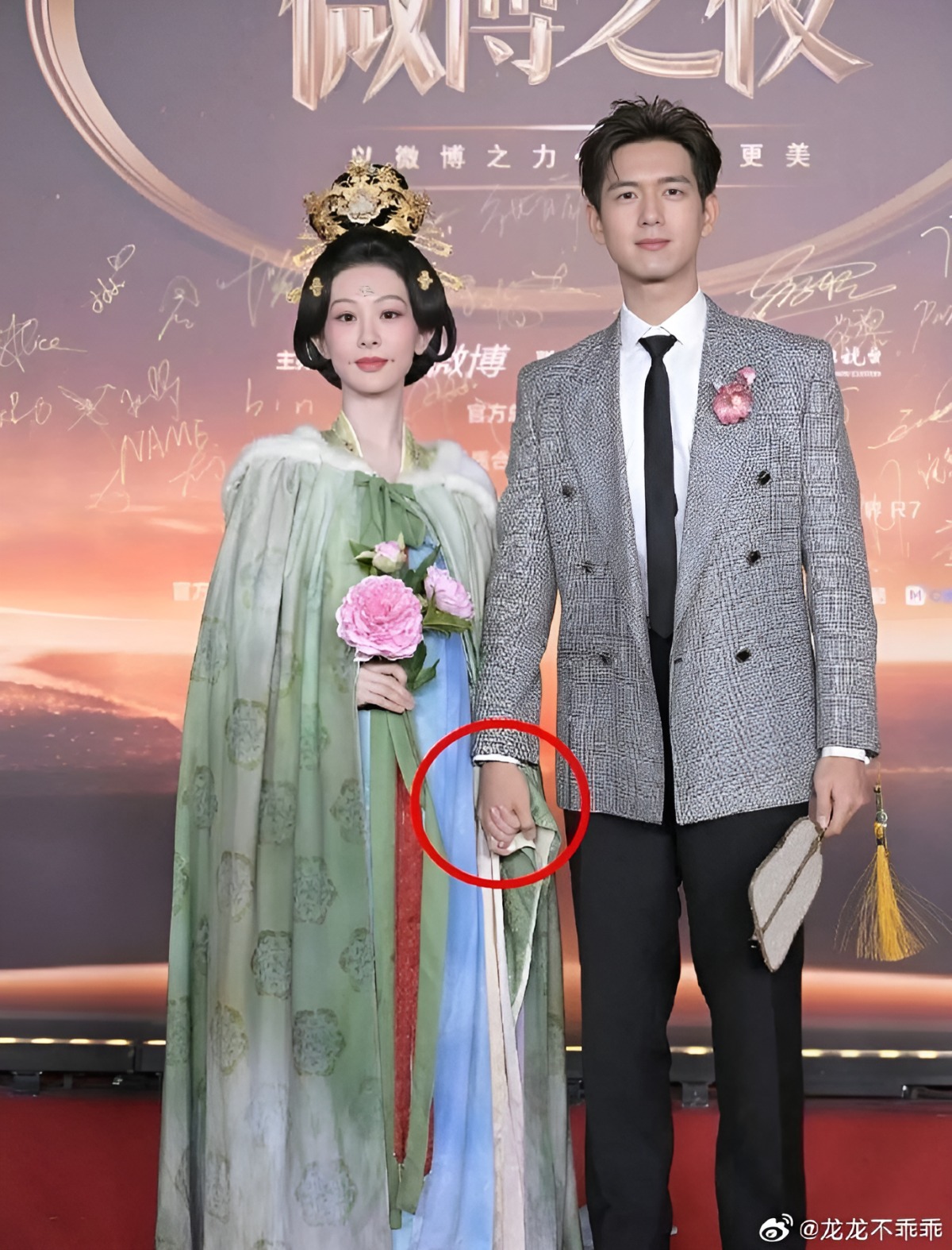 Bạn trai tin đồn kém 4 tuổi "đá" Lưu Diệc Phi để chạy theo "mỹ nhân 9X mặt búng ra silicon"? - Ảnh 3. Bạn trai tin đồn kém 4 tuổi "đá" Lưu Diệc Phi để chạy theo "mỹ nhân 9X mặt búng ra silicon"? - Ảnh 3.