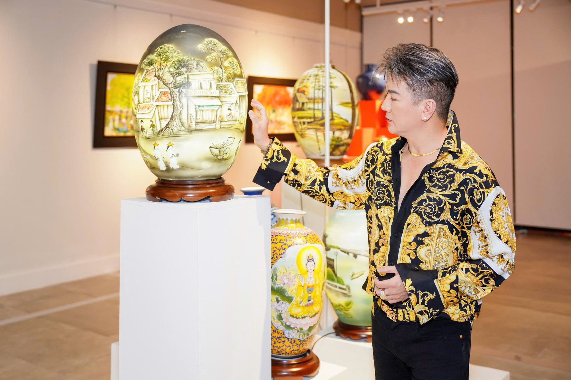 Đ&agrave;m Vĩnh Hưng: "T&ocirc;i nghĩ h&igrave;nh như m&igrave;nh l&agrave; y&ecirc;u qu&aacute;i chứ kh&ocirc;ng b&igrave;nh thường"- Ảnh 2.