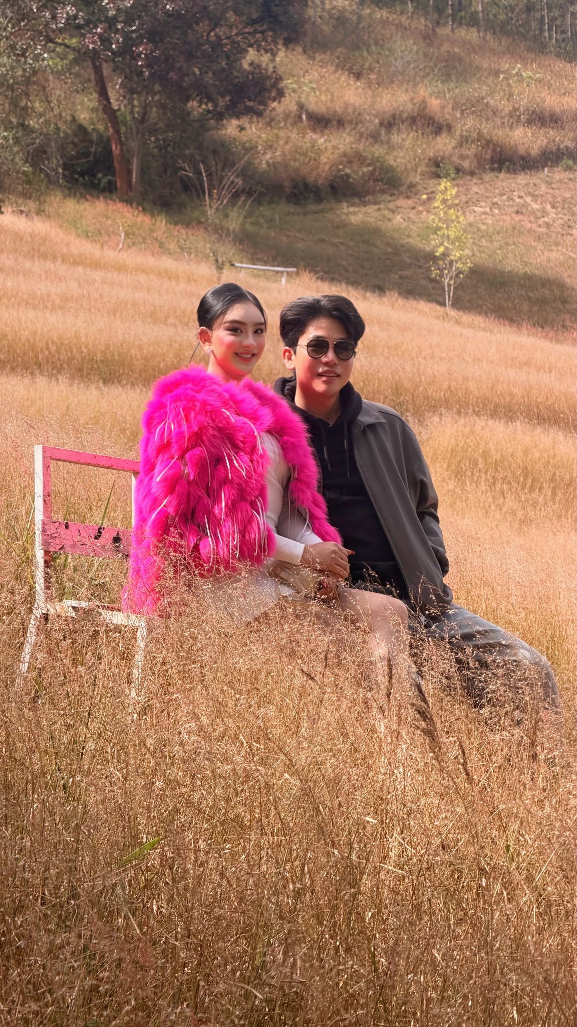 "Ca sĩ chuyển giới" L&acirc;m Kh&aacute;nh Chi c&ocirc;ng khai hẹn h&ograve; ở tuổi U50 - Ảnh 1.