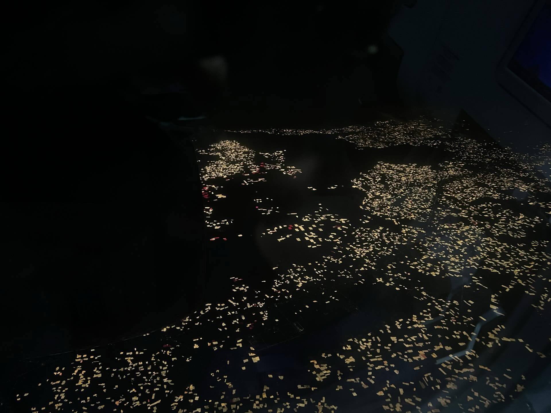 Cảnh tượng phi thường nh&igrave;n từ m&aacute;y bay h&oacute;a ra l&agrave; đặc sản Việt Nam! - Ảnh 1.